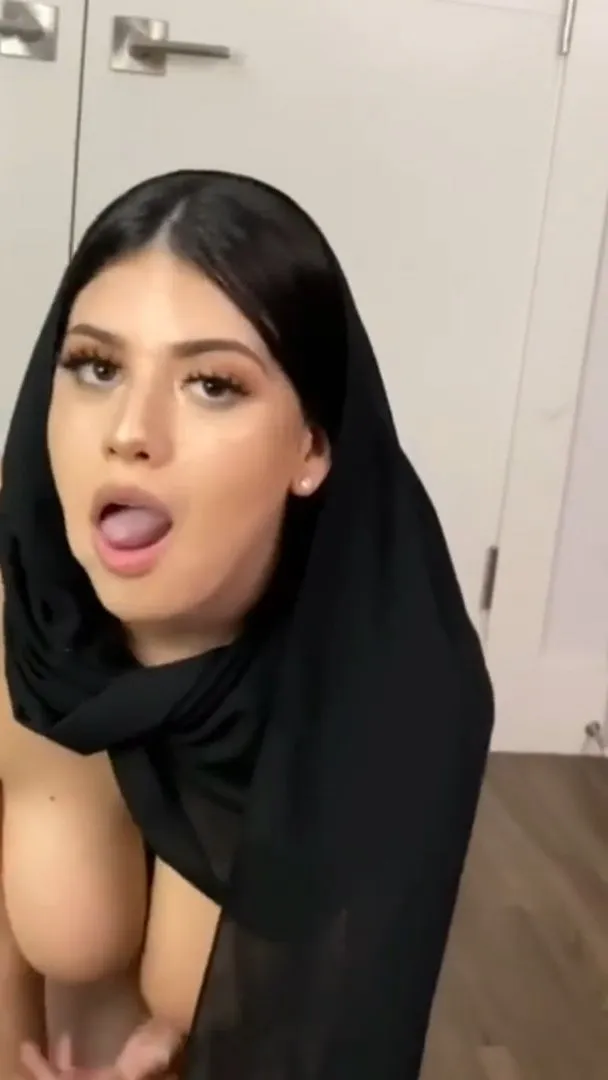 Busty Hijabi Gives a Sloppy Wet Blowjob That’ll Ruin Your Day